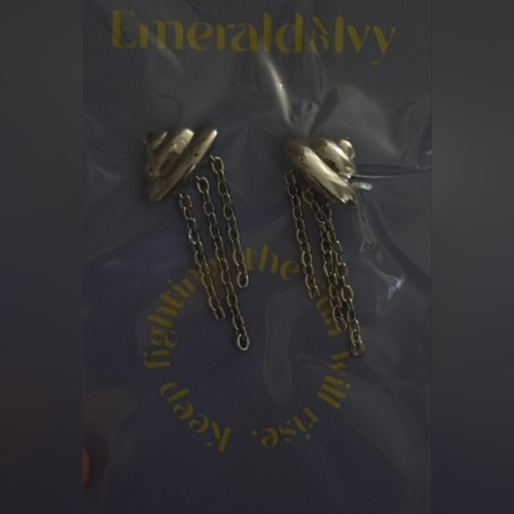 NIP Emerald xo Ivy Boutique Brand UFO Silver Tone Pierced Earrings 1.75" Long